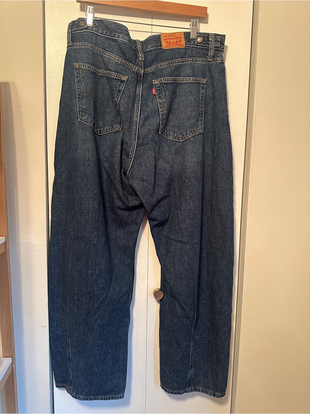 Levi’s Cinch Waist Barrel Women’s Jeans - 33” W x 29” L - Picture 6 of 8